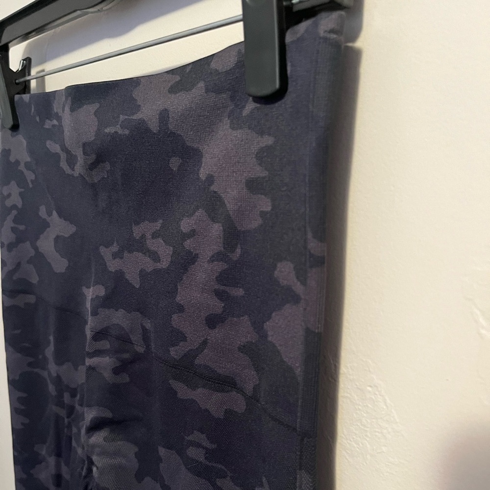 SPANX Look at Me Now Seamless Leggings - Camo - Picture 6 of 12